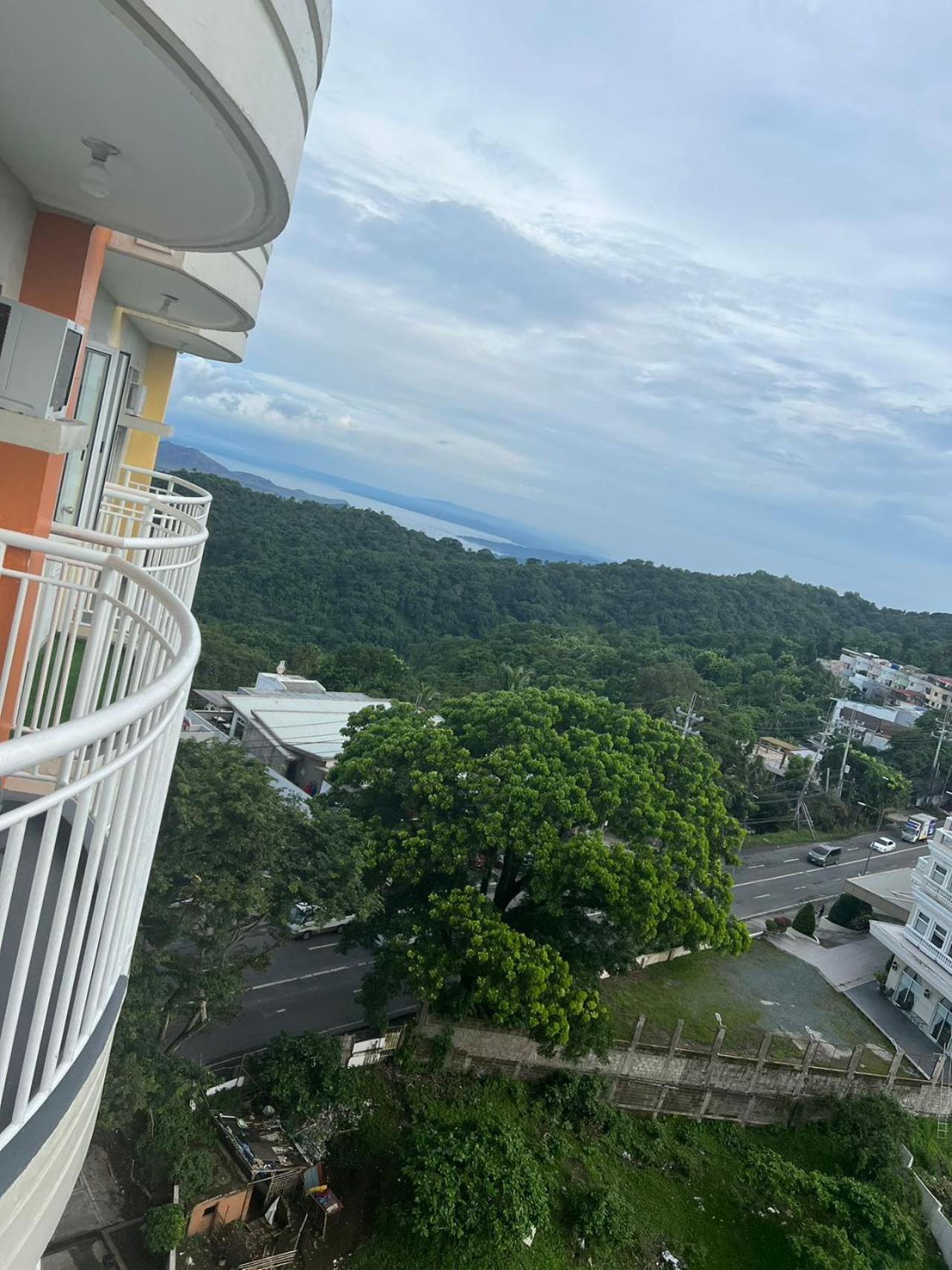 Cityland Tagaytay Taal Lake View City View Free Pool Parking Studios With Balcony Are City View تاجيتاي المظهر الخارجي الصورة